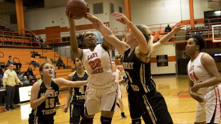 basketball-girls-hhs-vs-murray-11-120517_1