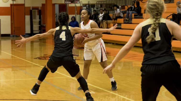 basketball-girls-hhs-vs-murray-18-120517_1