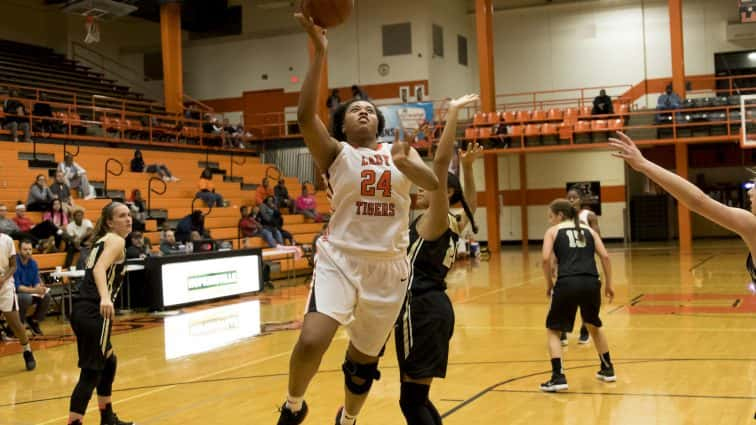 basketball-girls-hhs-vs-murray-20-120517_1