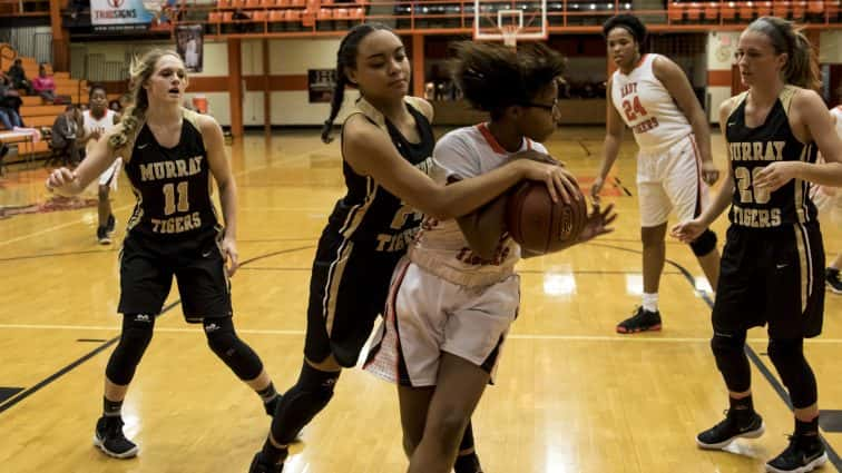 basketball-girls-hhs-vs-murray-21-120517_1