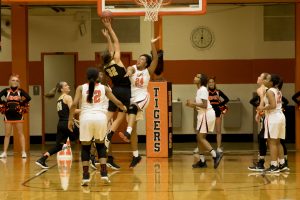 basketball-girls-hhs-vs-murray-30-120517