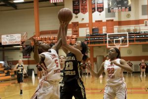 basketball-girls-hhs-vs-murray-33-120517