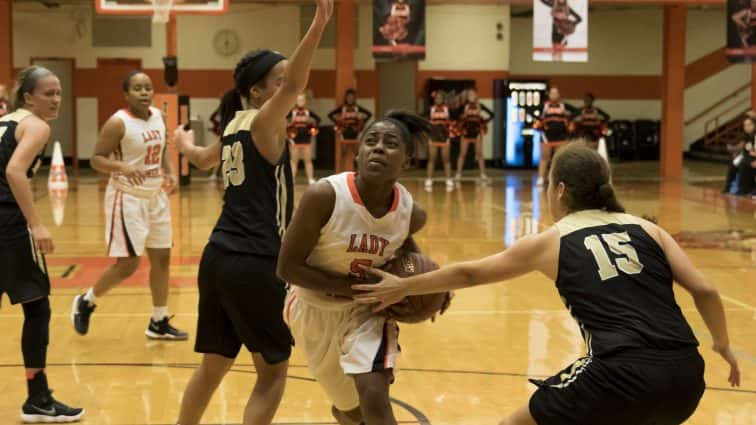 basketball-girls-hhs-vs-murray-36-120517_1