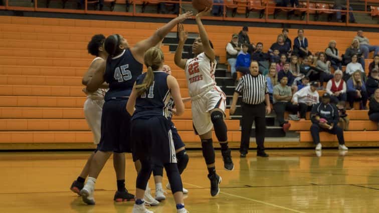 basketball-girls-hhs-vs-logan-2-121817-2