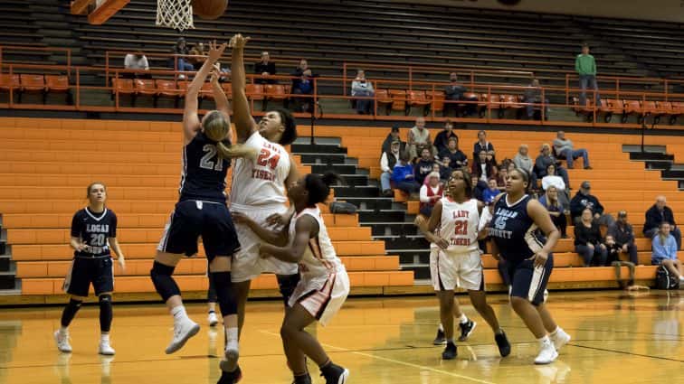 basketball-girls-hhs-vs-logan-8-121817