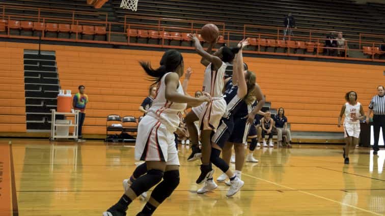 basketball-girls-hhs-vs-logan-10-121817
