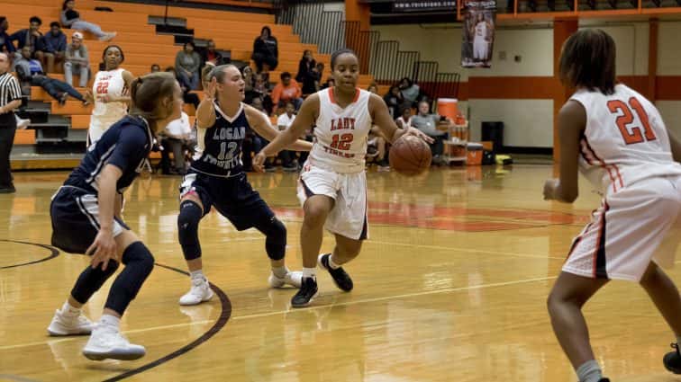 basketball-girls-hhs-vs-logan-15-121817