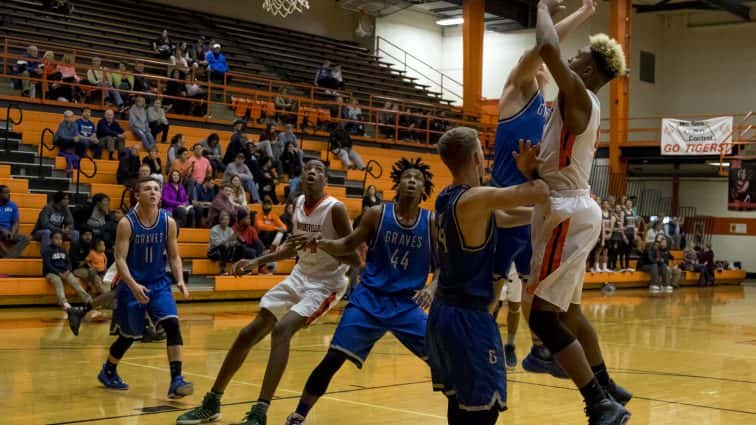 basketball-boys-hhs-vs-graves-20-012318