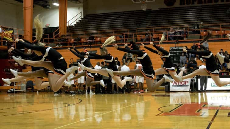 basketball-boys-hhs-vs-logan-co-21-012917