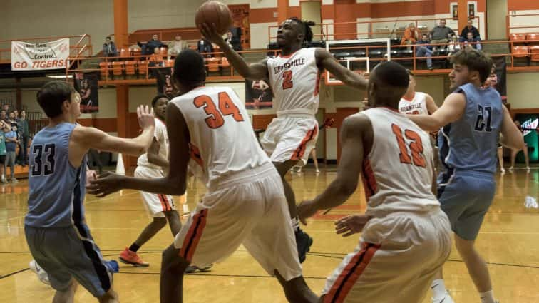 basketball-boys-hhs-vs-logan-co-12-012917