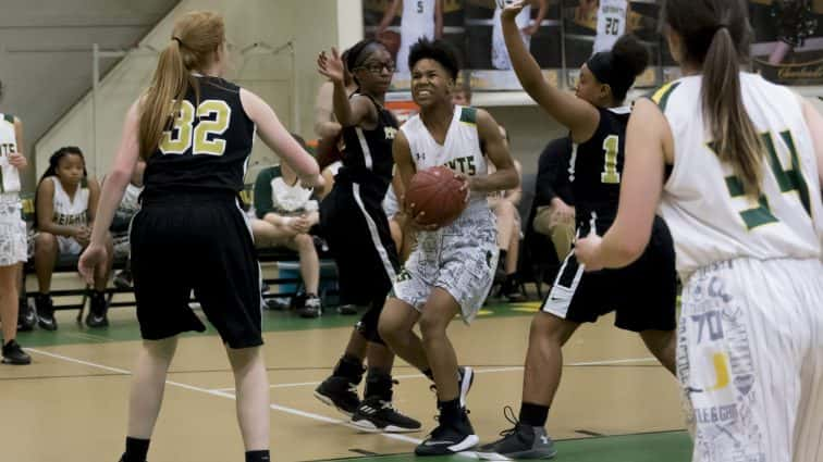 basketball-girls-uha-36-vs-russellville-42-8-020618