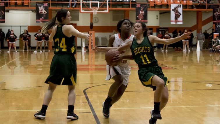 basketball-girls-hhs-vs-uha-6-020818