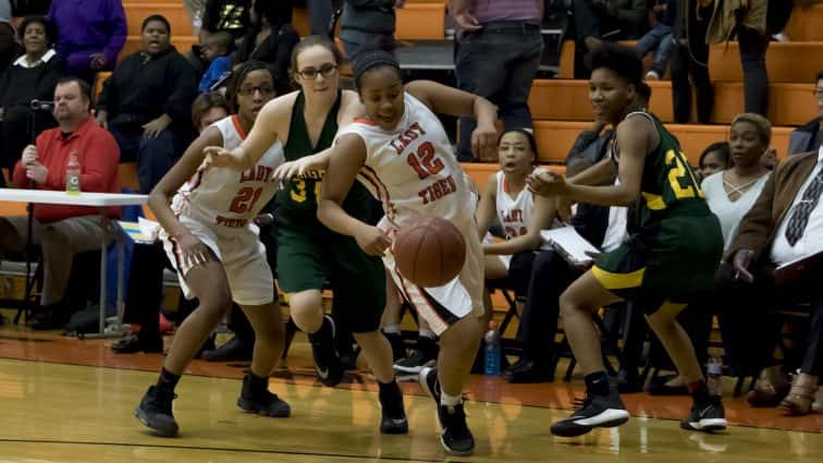 basketball-girls-hhs-vs-uha-10-020818