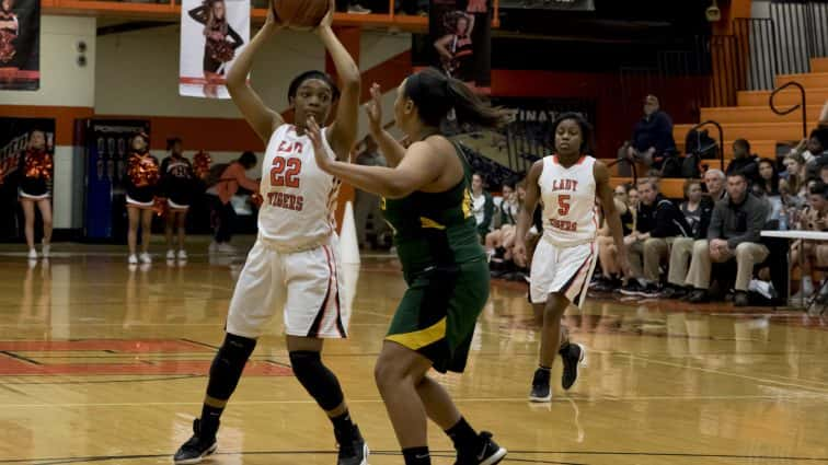 basketball-girls-hhs-vs-uha-13-020818