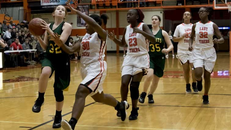 basketball-girls-hhs-vs-uha-23-020818