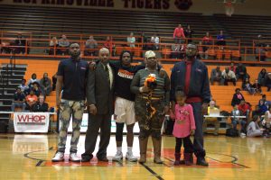 basketball-boys-hhs-vs-owensboro-seniors-15-021418