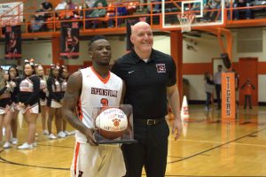 basketball-boys-hhs-vs-owensboro-seniors-22-021418