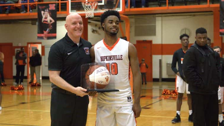 basketball-boys-hhs-vs-owensboro-seniors-25-021418