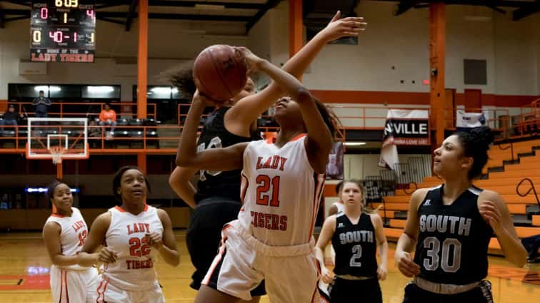 basketball-girls-hhs-vs-south-warren-5-021518