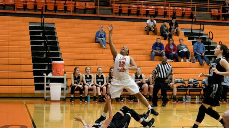 basketball-girls-hhs-vs-south-warren-10-021518