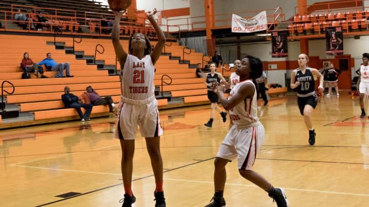 basketball-girls-hhs-vs-south-warren-22-021518