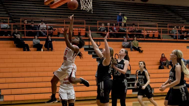 basketball-girls-hhs-vs-south-warren-24-021518