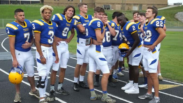 caldwell-county-football-seniors-3