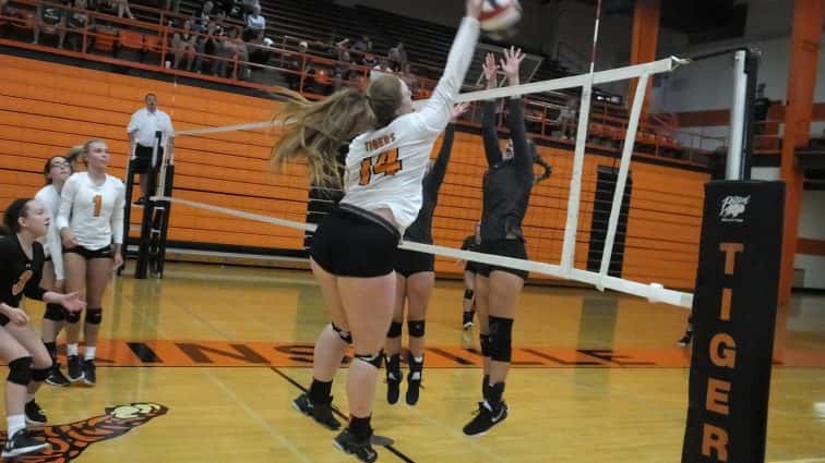 july-31-volleyball-scrimmage-at-hoptown-61