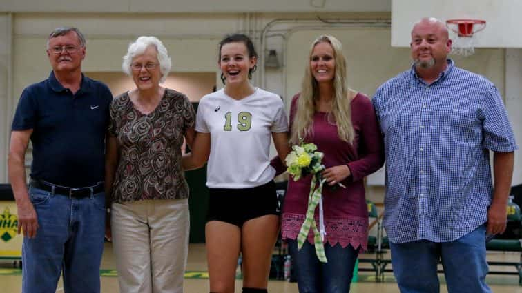 uha-volleyall-senior-night-6