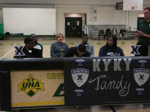 kyky-tandy-signing-7