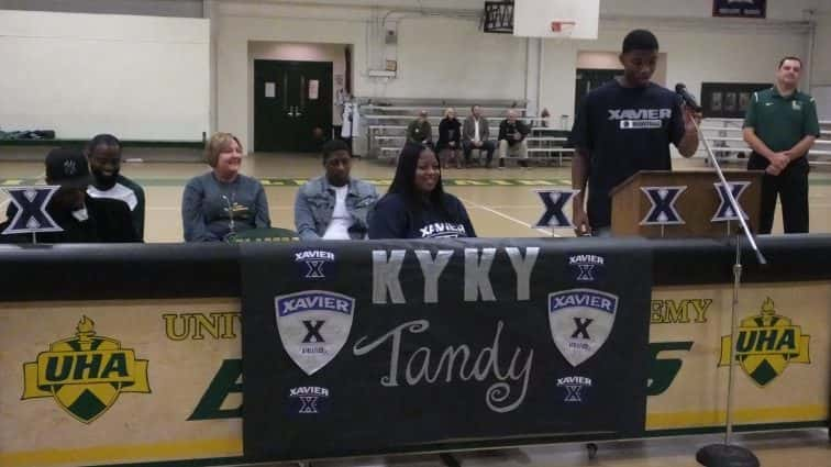 kyky-tandy-signing-13