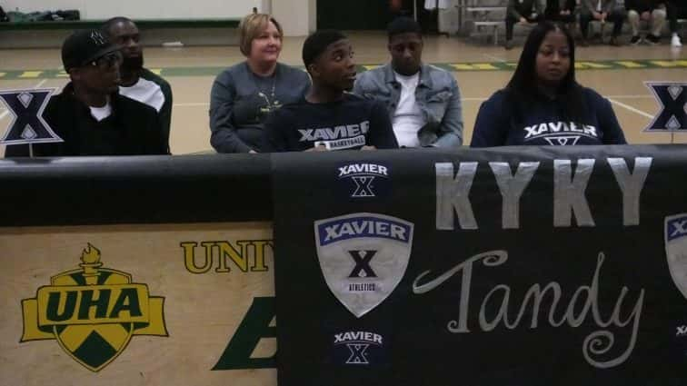 kyky-tandy-signing-28