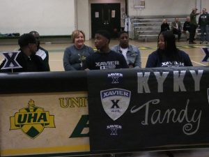 kyky-tandy-signing-25