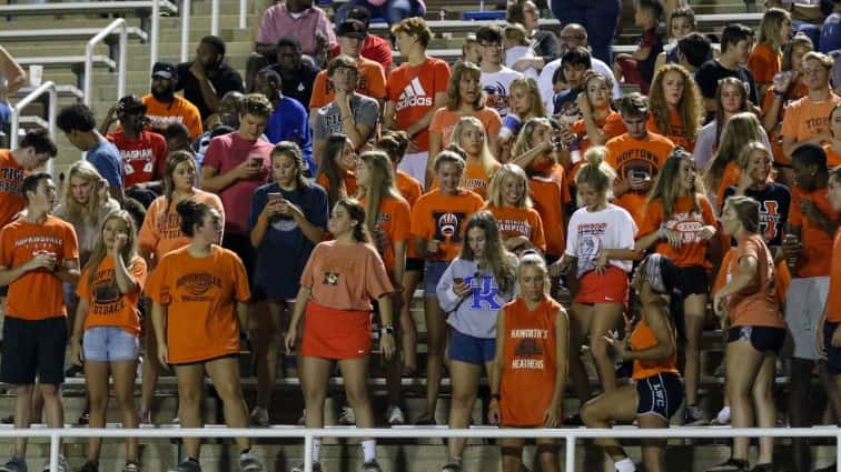 12-25-hoptown-crowd