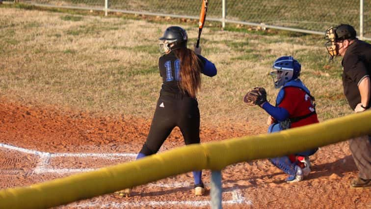 fort-campbell-softball-vs-christian-co-7