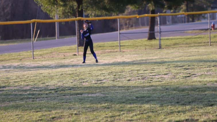 fort-campbell-softball-vs-christian-co-32