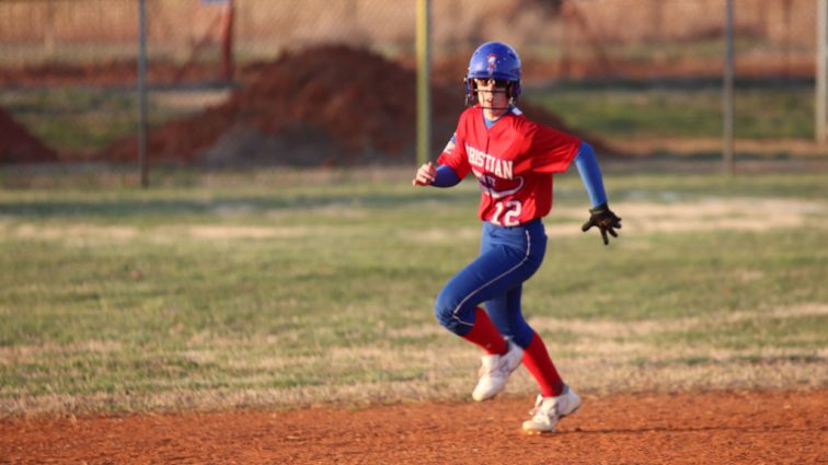 fort-campbell-softball-vs-christian-co-44