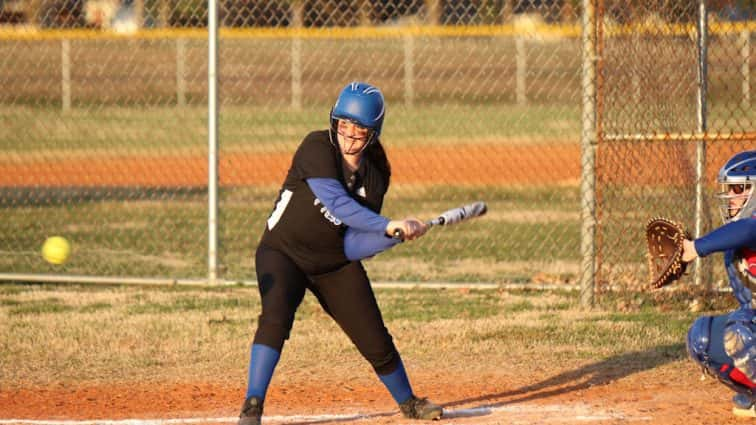 fort-campbell-softball-vs-christian-co-76