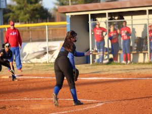 fort-campbell-softball-vs-christian-co-42