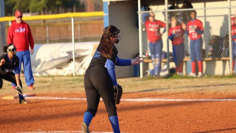 fort-campbell-softball-vs-christian-co-42