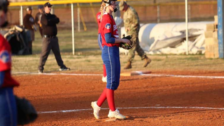 fort-campbell-softball-vs-christian-co-73