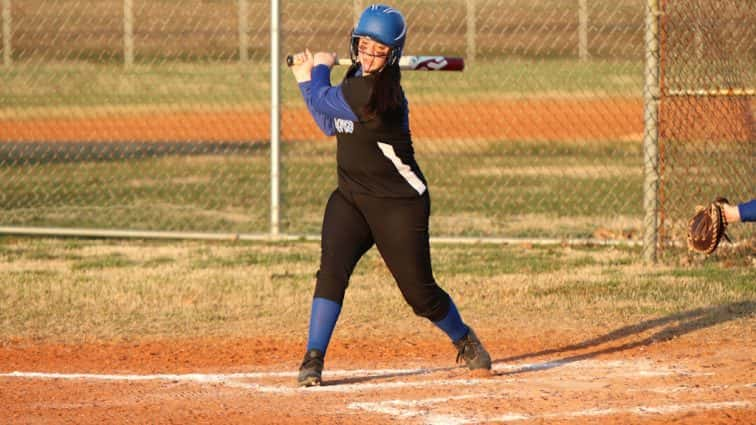 fort-campbell-softball-vs-christian-co-78