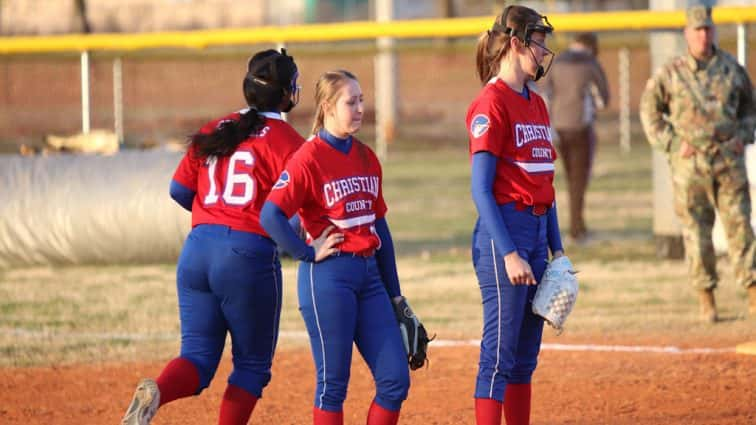 fort-campbell-softball-vs-christian-co-67