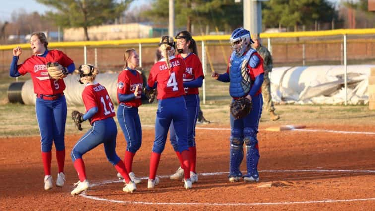 fort-campbell-softball-vs-christian-co-70