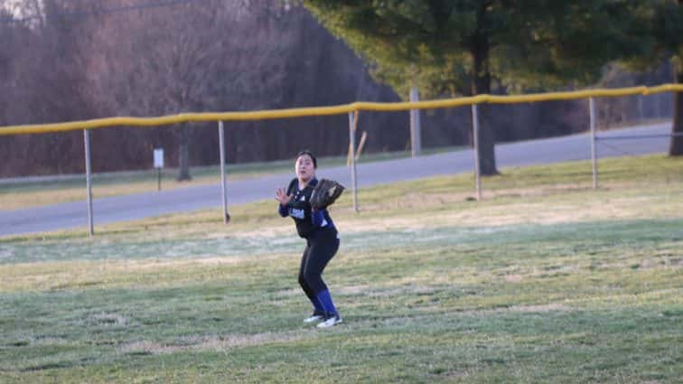 fort-campbell-softball-vs-christian-co-99