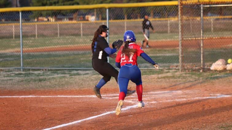 fort-campbell-softball-vs-christian-co-110