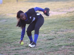 fort-campbell-softball-vs-christian-co-92