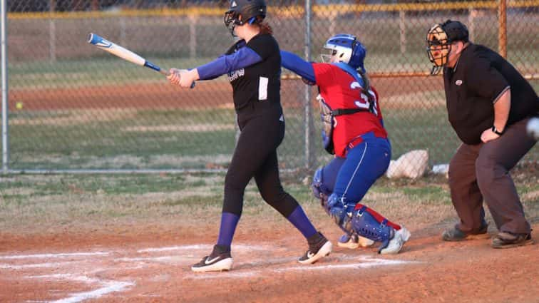 fort-campbell-softball-vs-christian-co-138