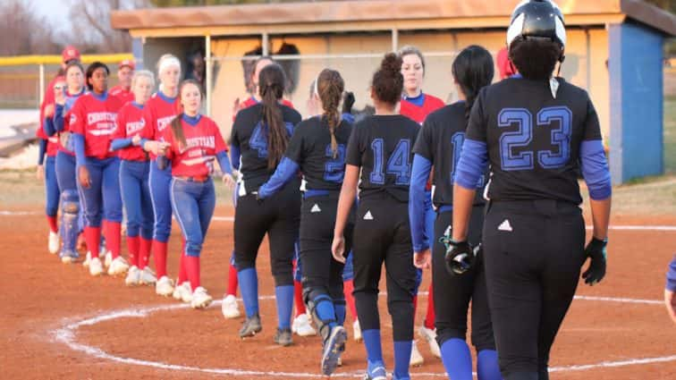 fort-campbell-softball-vs-christian-co-140