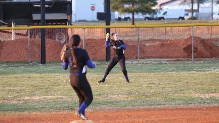 fort-campbell-softball-vs-christian-co-126